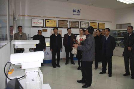 省政協(xié)常委、省科技廳副廳長徐茂波及省政協(xié)科技界委員蒞臨神戎參觀指導(dǎo)工作